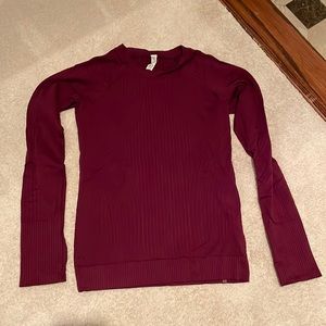 Lululemon ribbed long sleeve top, size 6, with thumb holes